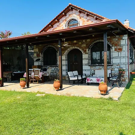 Holiday home Stone And Sea Loutra Elevtheron