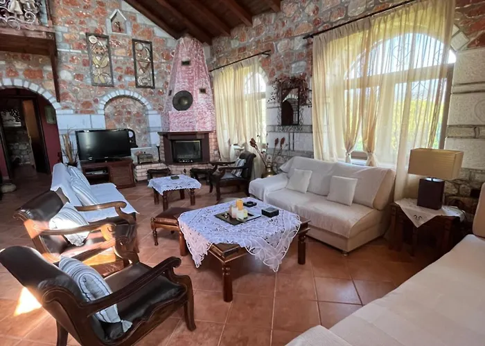 Stone And Sea Tatil Evi Loutra Elevtheron